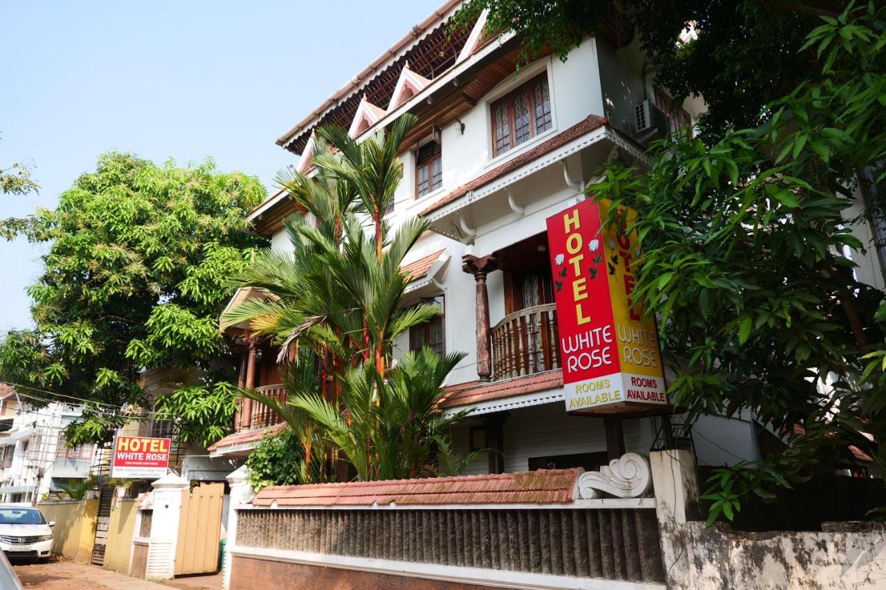 ホテル ホワイト ローズ Kochi エクステリア 写真